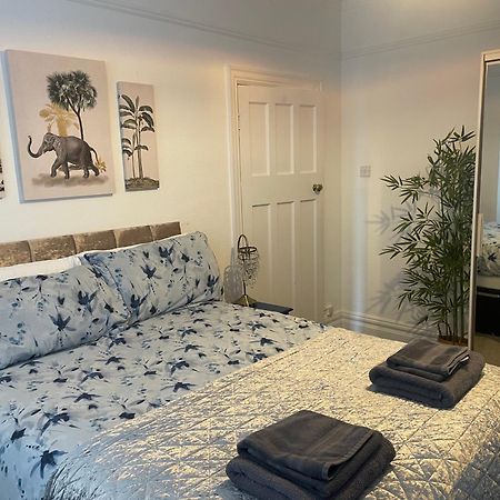 Right By Leigh Broadway Private Garden Large Ground Fl Apt Southend-on-Sea Extérieur photo